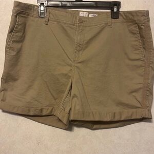 Ladies A New Day khaki shorts size 18.